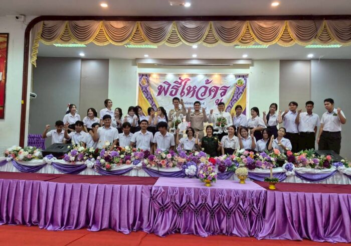 LINE_ALBUM_วันสถาปนาโรงเรียนและพิธีไหว้ครู_260612_1
