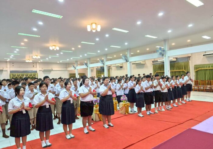 LINE_ALBUM_วันสถาปนาโรงเรียนและพิธีไหว้ครู_260612_11