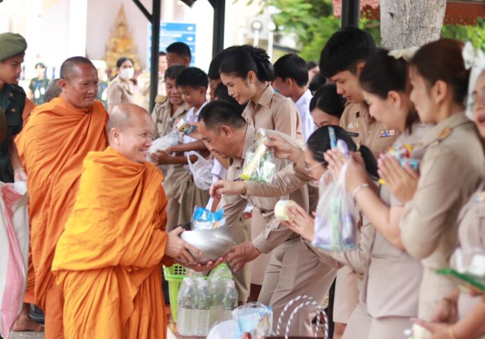 LINE_ALBUM_วันสถาปนาโรงเรียนและพิธีไหว้ครู_260612_21