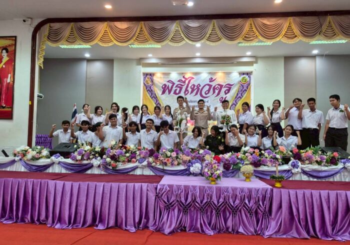 LINE_ALBUM_วันสถาปนาโรงเรียนและพิธีไหว้ครู_260612_4