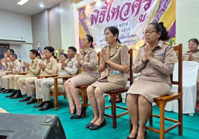 LINE_ALBUM_วันสถาปนาโรงเรียนและพิธีไหว้ครู_260612_7