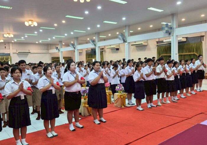 LINE_ALBUM_วันสถาปนาโรงเรียนและพิธีไหว้ครู_260612_9